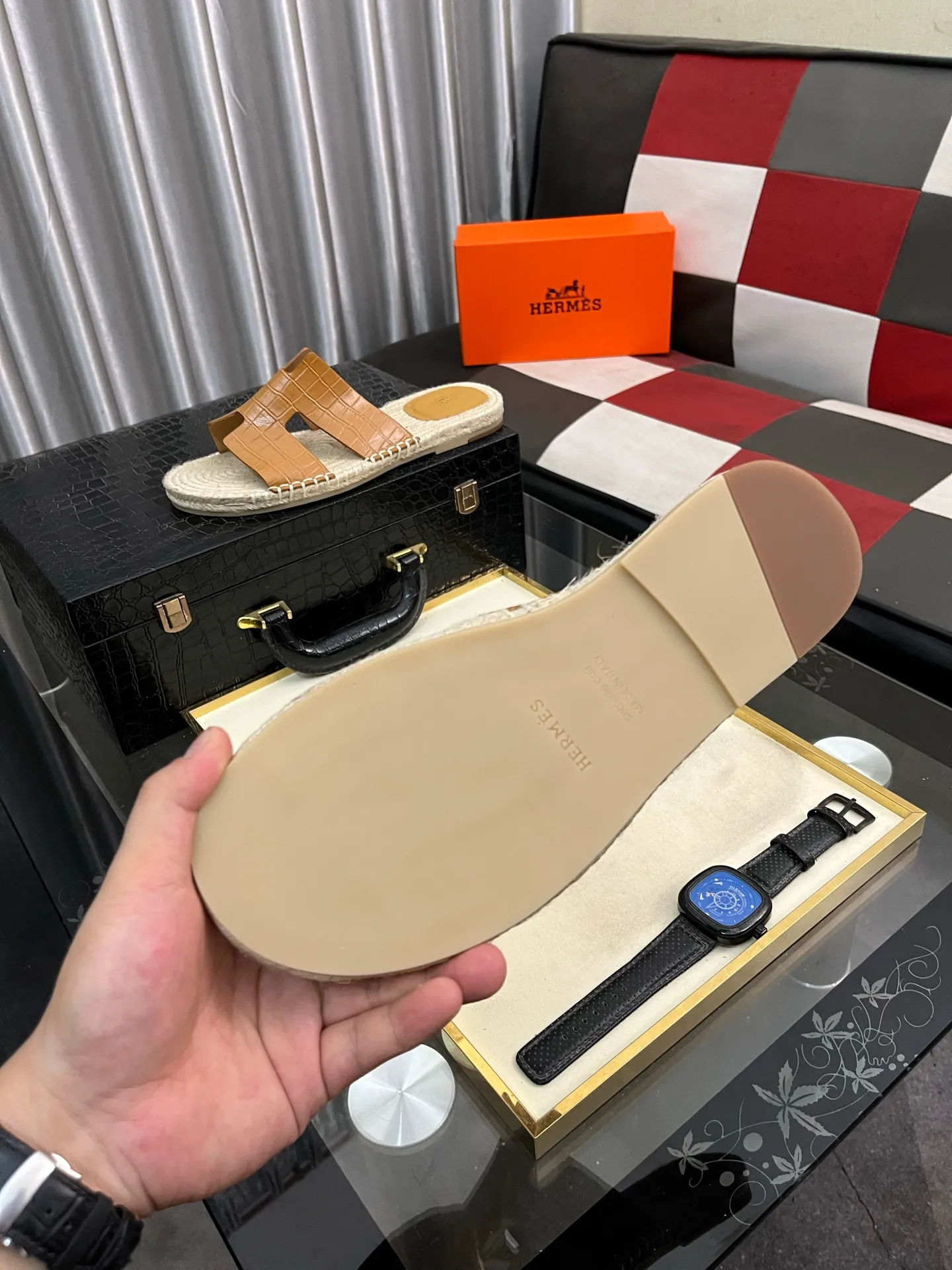 Men's shoes 💰340⌚️⌚️《HERMES》Hermes 💁♂️Men's casual slippers, compare the quality at the counter🧚🏿♂️ The upper layer has a stone pattern with clear texture, showing high-end, high-end, comfortable to wear and versatile. Purely hand-pulled, raw rubber breathable outsole, breathable and comfortable lambskin lining, 100% comfortable density, original rubber outsole wear-resistant code number 38-44. Can be customized 45-46-47